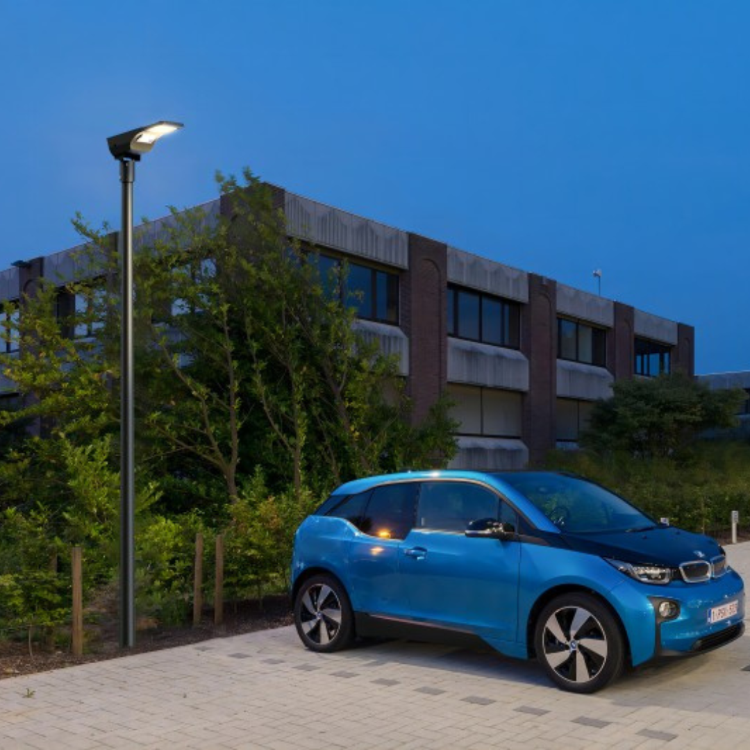Farola Solar LED Serie STAX 3000lm 230lm/W CCT Regulable PIR IP65