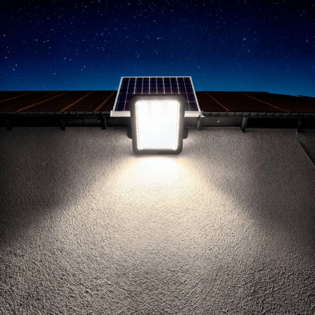 Foco Proyector LED Solar 550lm 110lm/W IP65 Control Remoto Incluido