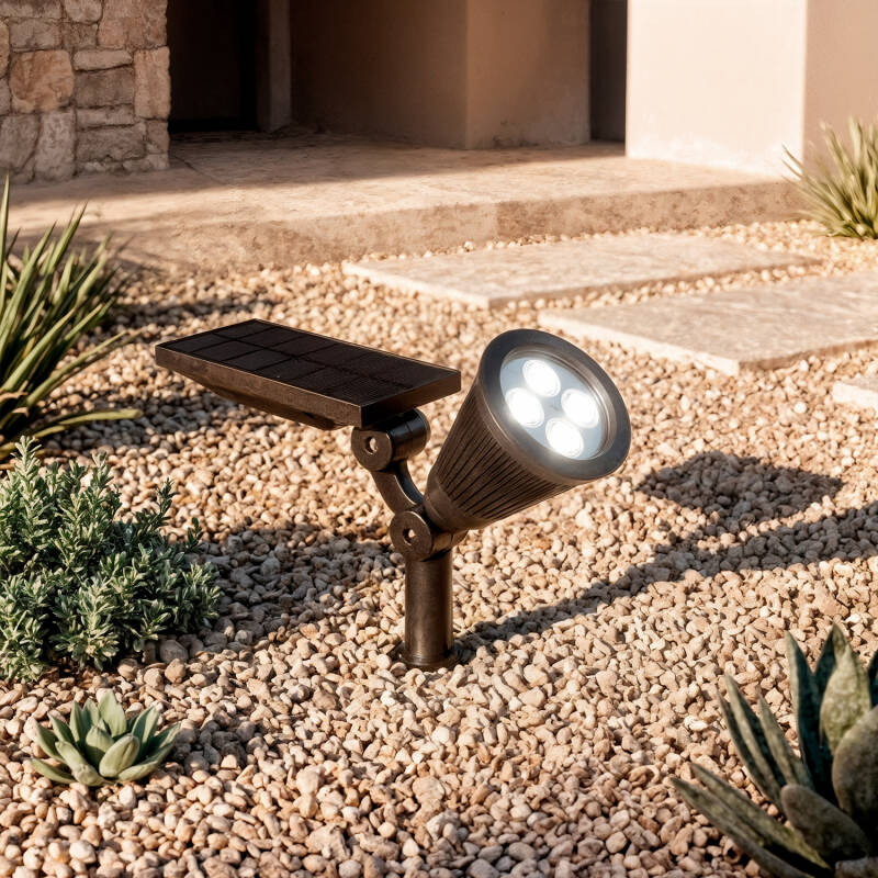 Foco solar LED Meillion instalado en jardín